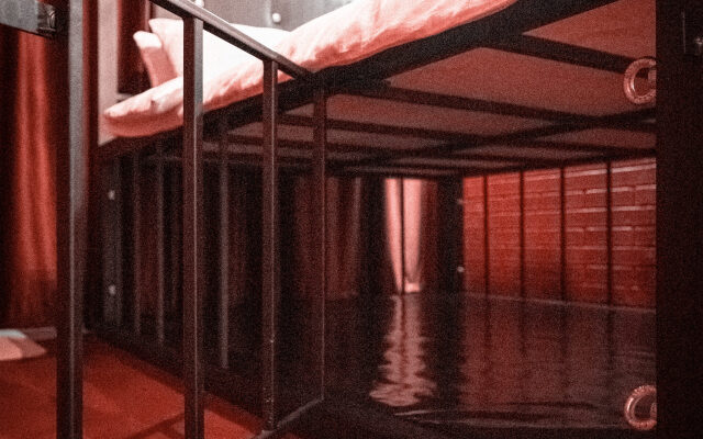 18+ Krasnaya Komnata Dlya Romanticheskikh Svidaniy Flat