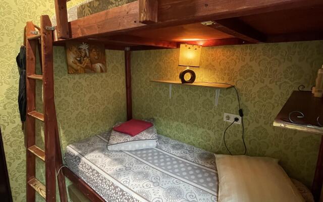 Artist na Zvetnom Bulvare Hostel