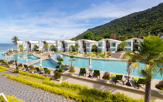 Vannee Golden Sands Beachfront Resort