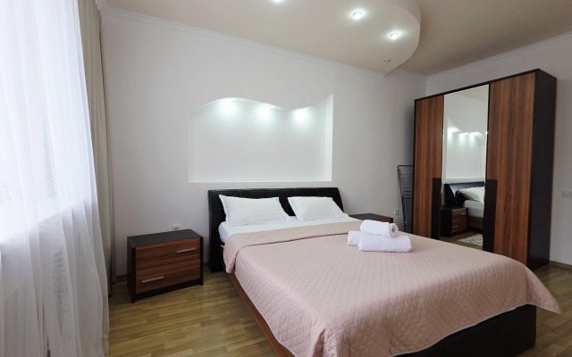 Trekhkomnatnye S Shikarnym Vidom Na Bayterek 251 Apartments