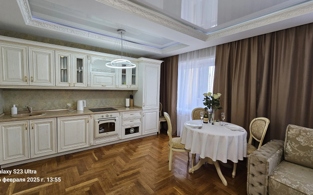 Апартаменты с Просторной Лоджией