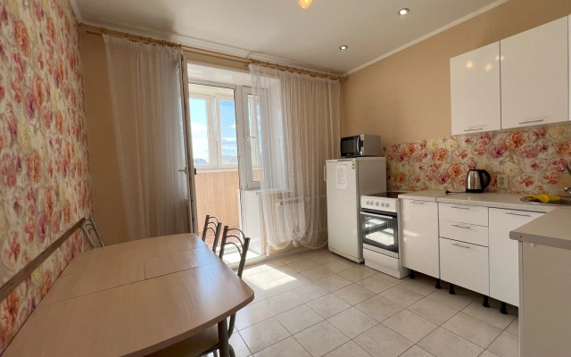 V Novom Dome V Tsentre Goroda Flat
