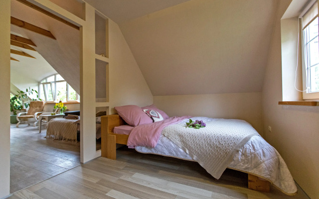 Na Sibiryakova 10 Private House