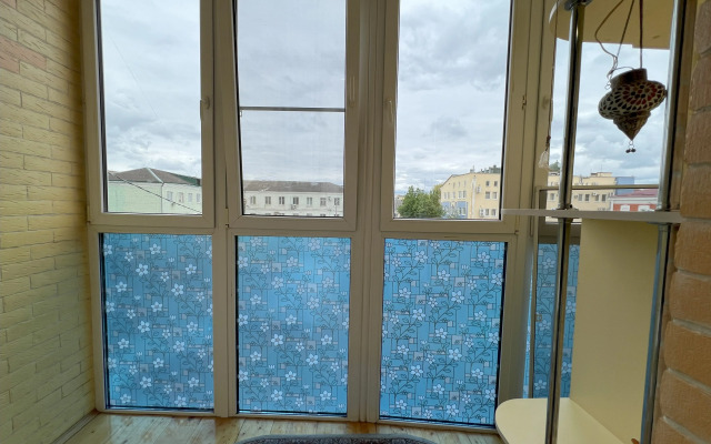 Na Ulitse Revolyutsii 3 Flat