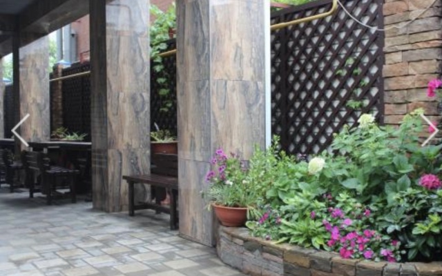 Гостевой Дом Семейный на Трудящихся 68А