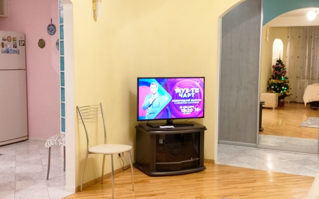 Ekologichnaya CHetyrekhkomnatnaya V Tsentre Flat