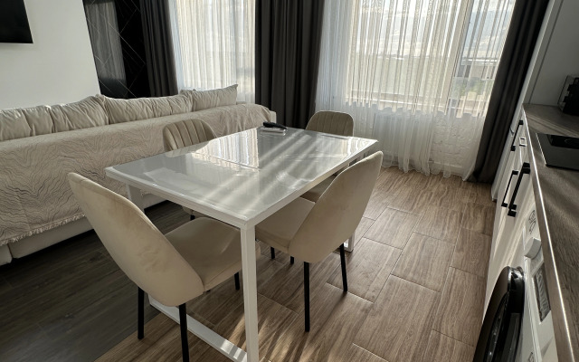 78 Na Akademicheskoy Apartments
