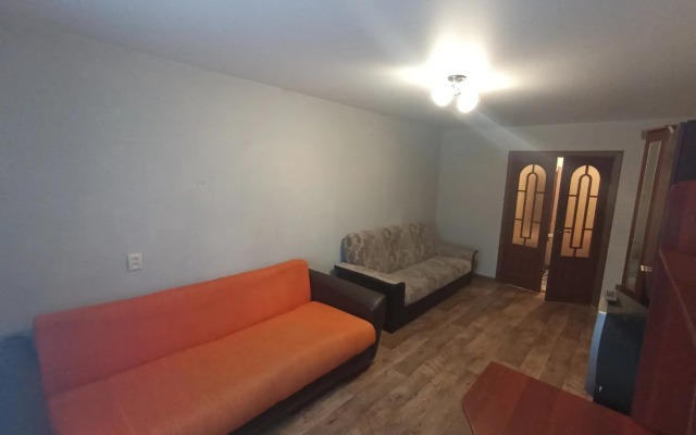 Na Ulitse Verkhnyaya Dubrova 32 Flat
