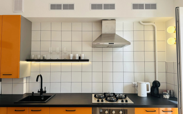 Orange Rimskaya Flat