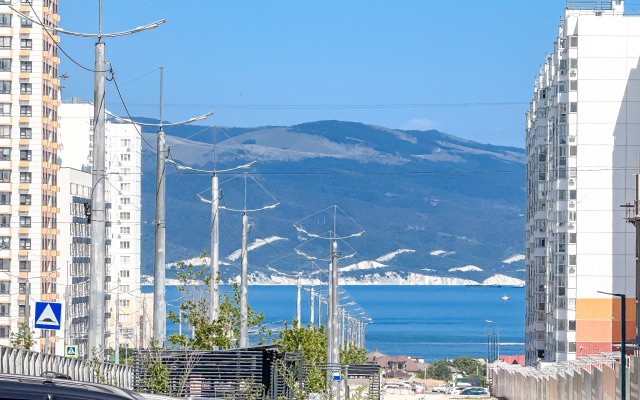 Uyutnaya Solnechnaya Yevrodvushka Vblizi Morya Flat