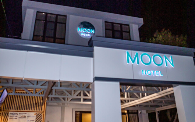 Отель Moon Hotel