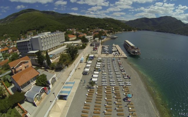 Carine Hotel Delfin