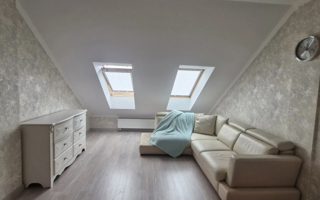 Martsipan s vykhodom na Verhnee ozero Na Nevskogo Apartments