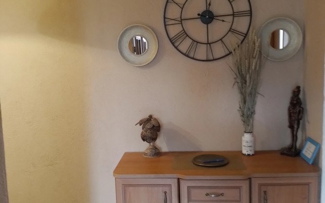 Na Naberezhnoy V Istoricheskom Tsentre Flat