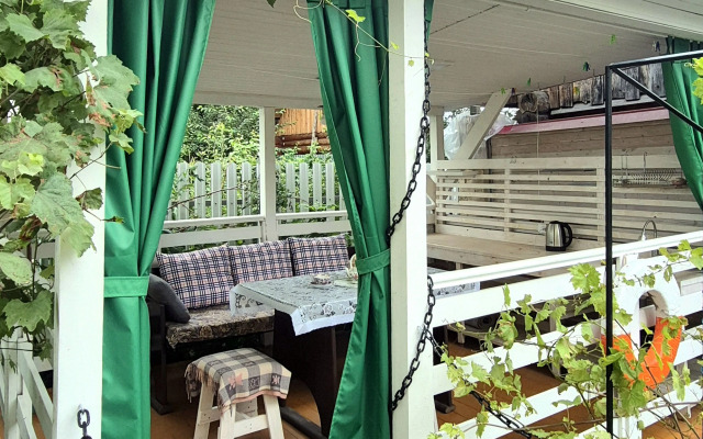 Svoi Lyudi Guest House