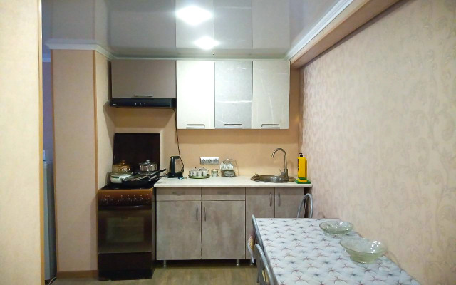 Dvukhkomnatnye S Dvorikom I Parkovkoy Apartments