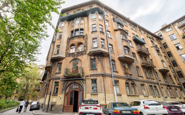 Loft U Ploschadi Vosstaniya 5 Spalen Apartments