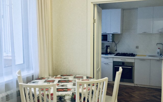 Uyutnaya Yevrodvushka U Metro Profsoyuznaya Flat