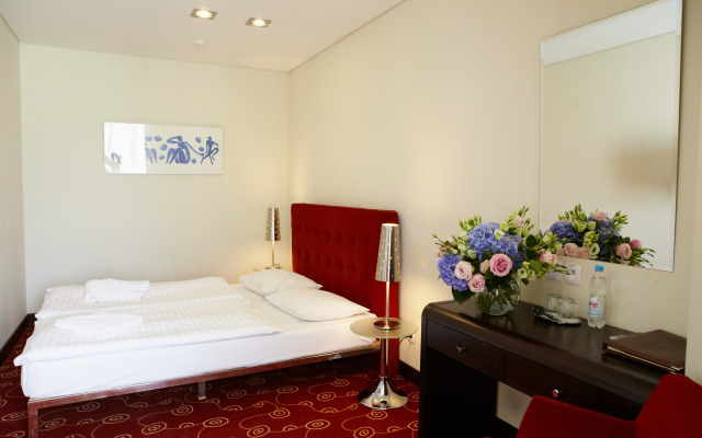Dona Hotel