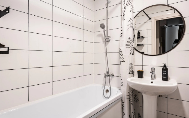 Ezhevichno-Smorodinovyj Tort, vidovaya Flat