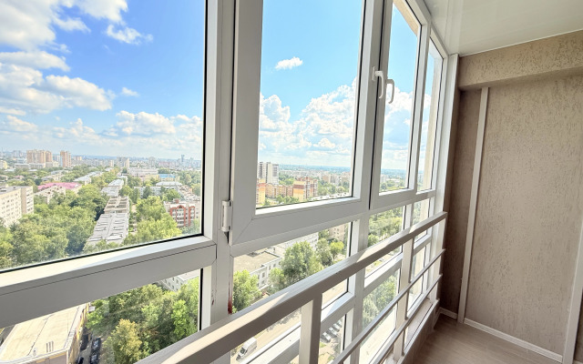 Квартира на 18 этаже (5 минут до центра)