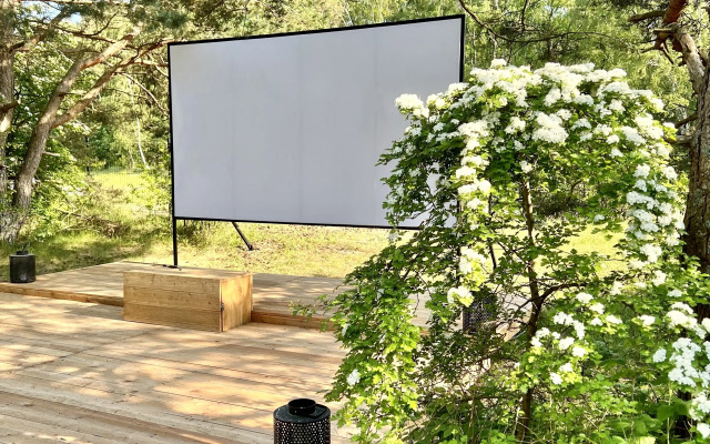 Поляна Глэмпинг, 1-я линия моря (12+)