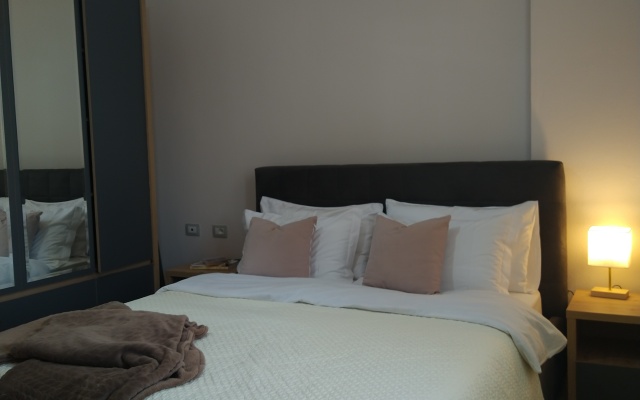 Sofi's Cozy Apartment-Near Port of Vlore, Apartment