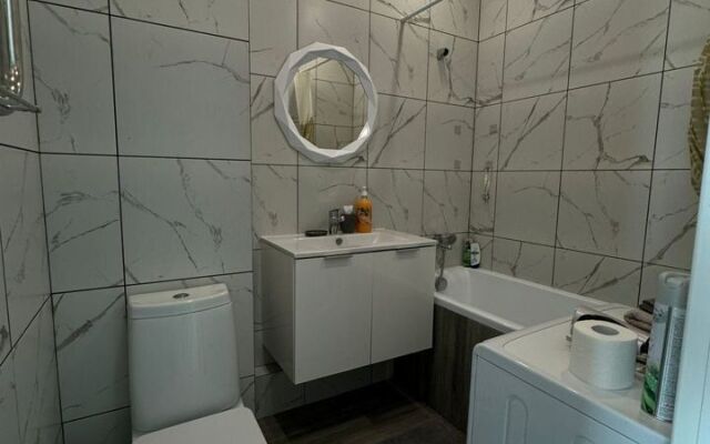 Na Shukhova 1a Flat