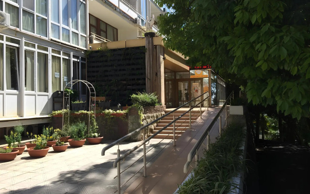 Svetlana-Tsentr s vidom na more i vostok Apartaments