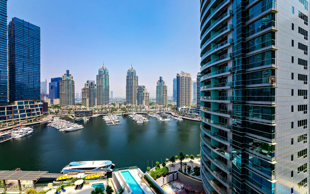 Zakhvatyvayuschie 1Br Apartamenty Liv Marina in Jbr, Apartments