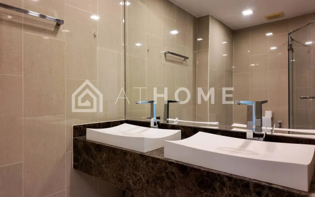 The Peak Towers Pattaya Apartments