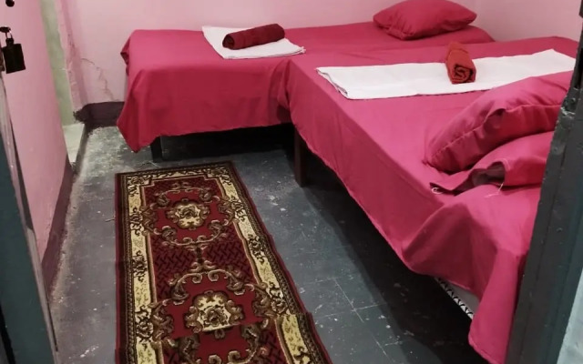 Grand Square Luxor Hostel