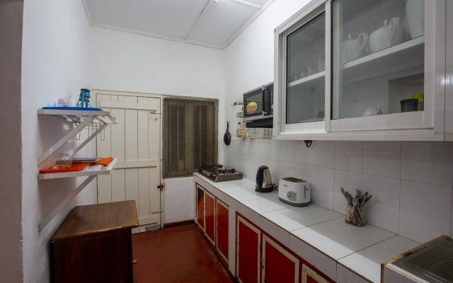 Yoho White Villa Hotel