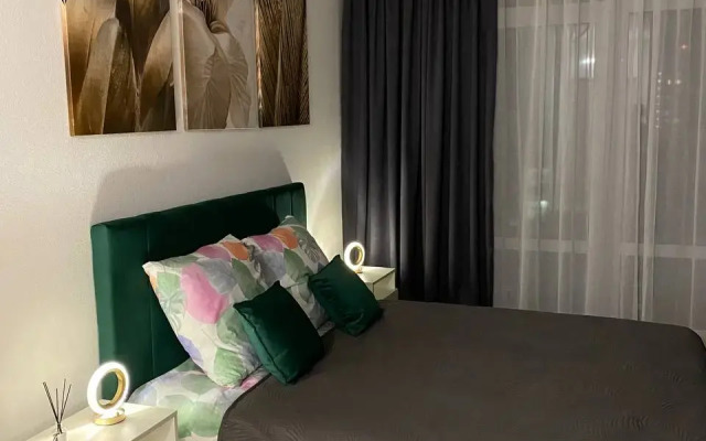 Uyutnaya studiya s panoramnym vidom u metro Flat