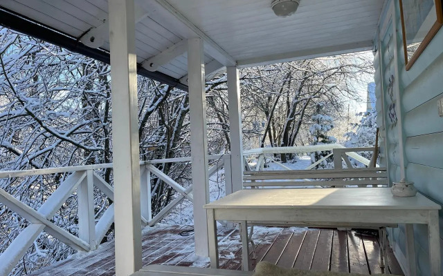 Частный дом Домик у воды