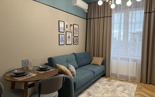 Uyutnaya S Dizaynerskim Remontom Flat