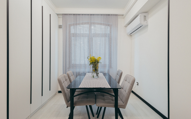 KeyGo #0077, 1 Bedroom, Saryan Street Apartments
