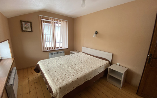 Частный дом с видом на горы