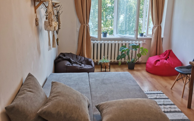 Апартаменты художника у леса