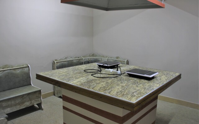 Karmin-Mariner Hotel