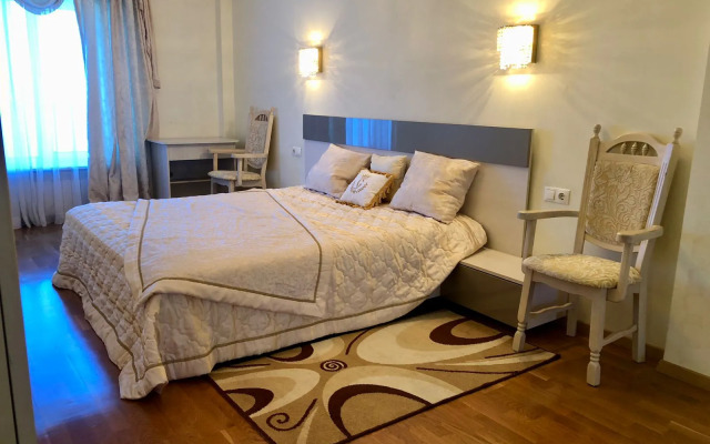 Апартаменты в центре с видом на Севастопольскую бухту