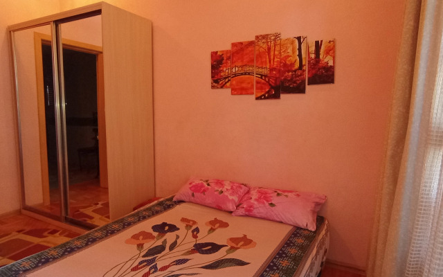 Апартаменты Квартира в зелёном дворе