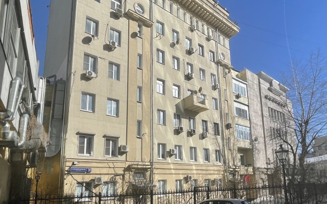 Na Bolshom Nikolopeskovskom Pereulke Flat