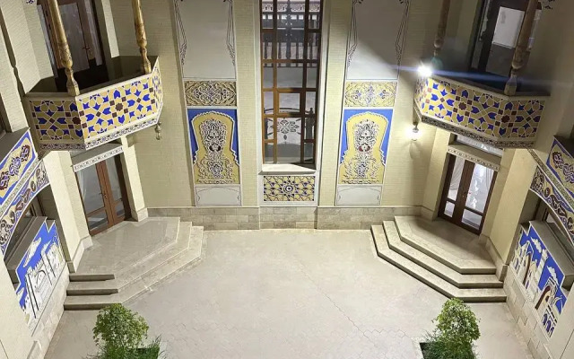 Ayvan Plaza Hotel