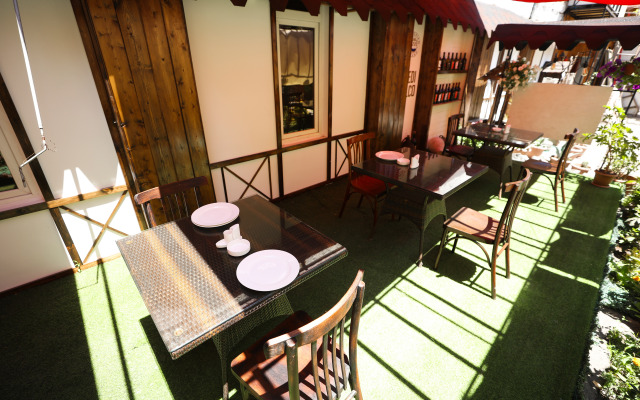 U Ashota Guest house