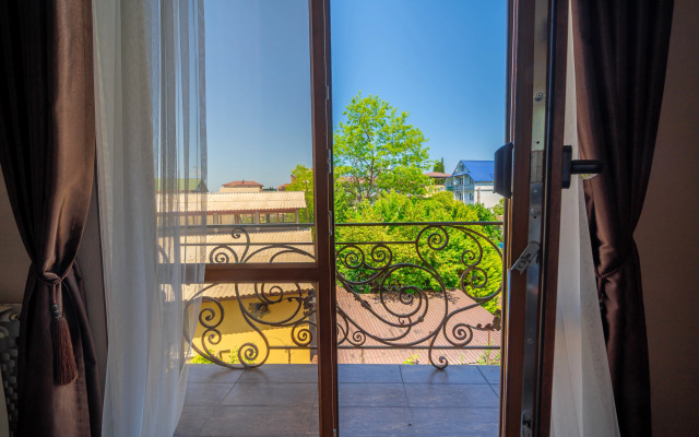 Arno Guest House