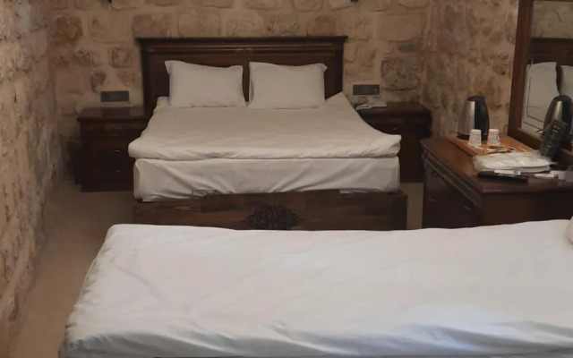 Zerzevan Hotel