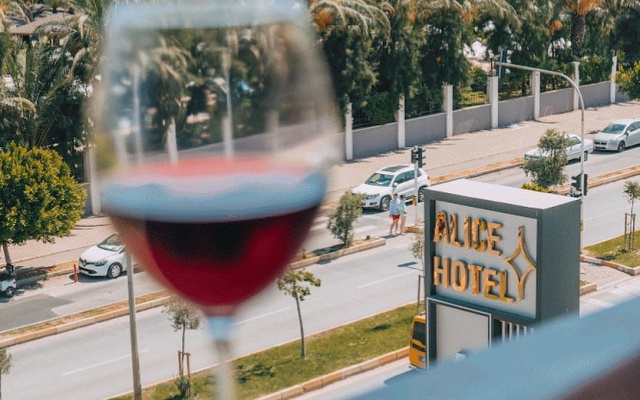 Alice Hotel Antalya - Image 4