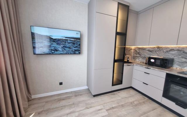 Uyutnye s Dizaynerskim Remontom Pr. Oktyabryskiy 30B Apartment