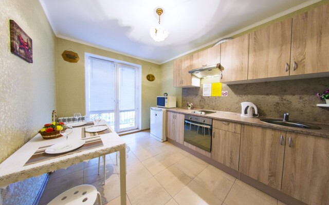 On Revolyutsionnoy 72 Apartments